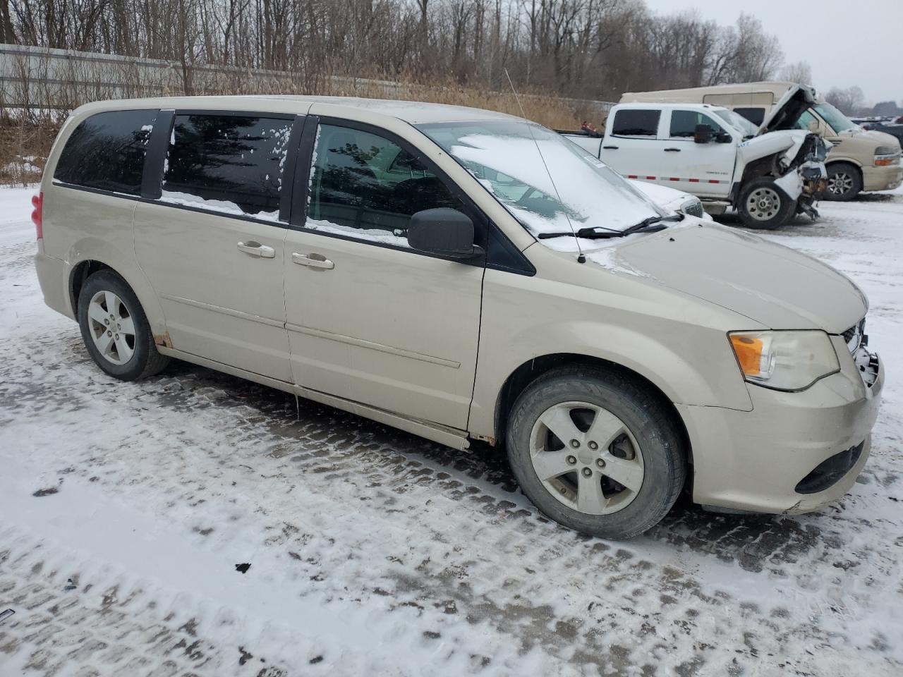 2013 Dodge Caravan VIN 2C4RDGBG7DR649742 Copart auction photo, front end damage thumbnail 4