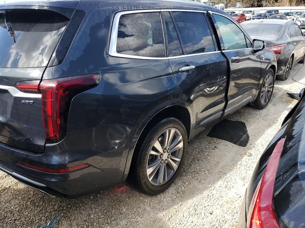 2022 Cadillac XT6 VIN 1GYKPDRS4NZ117903 Copart auction photo, water/flood damage thumbnail 3