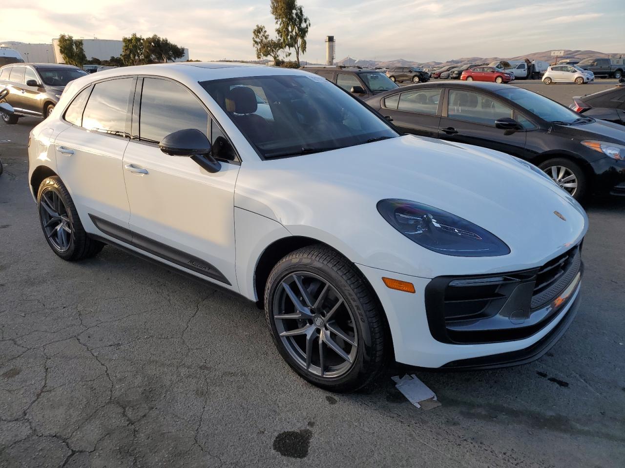 2024 Porsche Macan VIN WP1AA2A53RLB17945 Copart auction photo, vandalism damage thumbnail 4