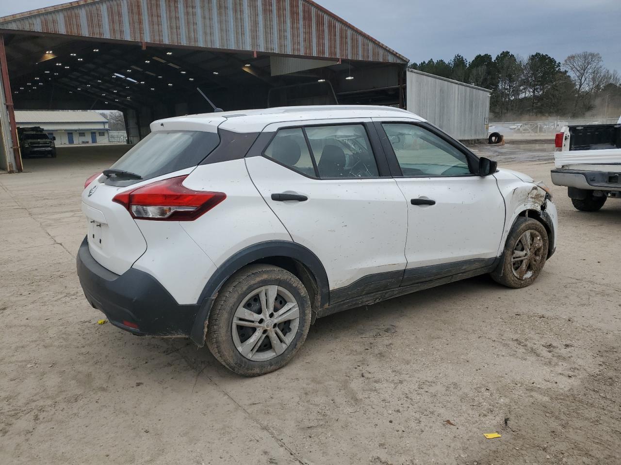 2018 Nissan Kicks VIN 3N1CP5CU6JL532039 Copart auction photo, front end damage thumbnail 3