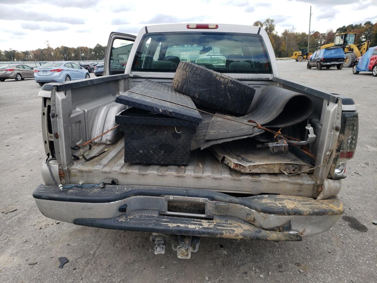 2005 Chevrolet Silverado VIN 2GCEC13TX51132669 Copart auction photo, front end / side damage thumbnail 6