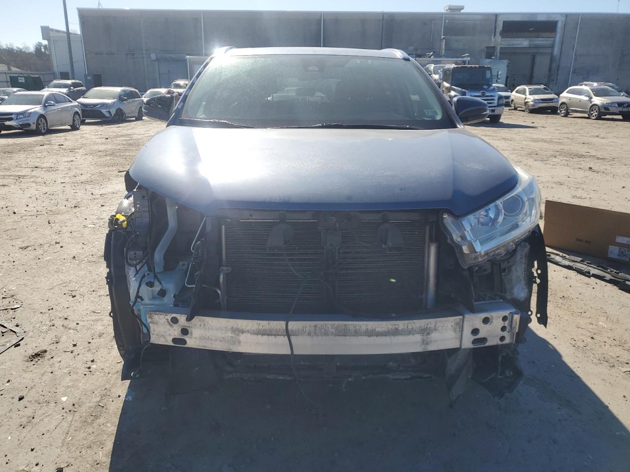 2018 Toyota Highlander VIN 5TDJZRFHXJS913634 Copart auction photo, front end / side damage thumbnail 5