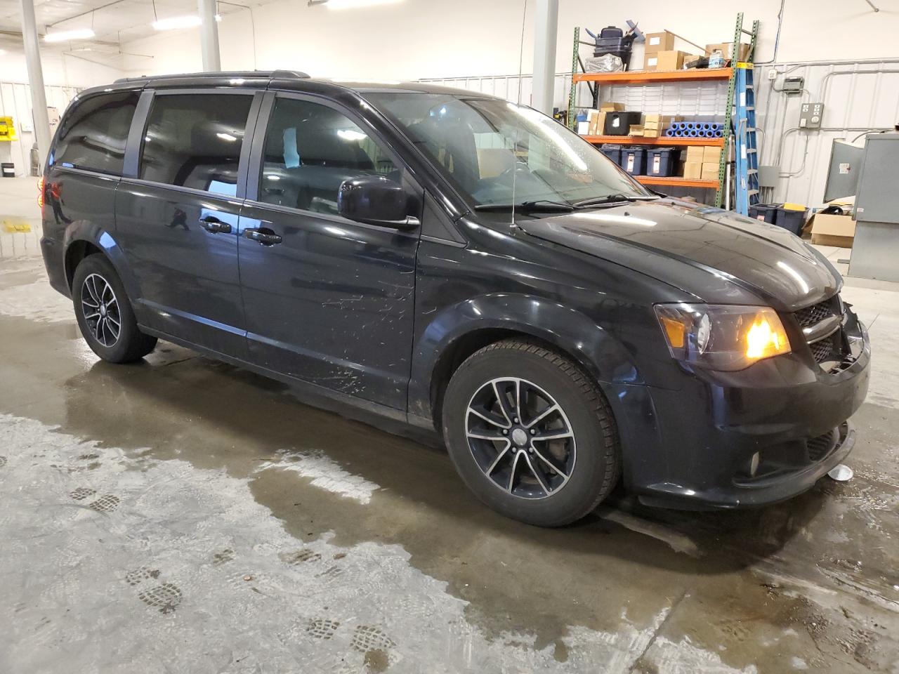 2019 Dodge Caravan VIN 2C4RDGEG1KR662401 Copart auction photo, front end / side damage thumbnail 4