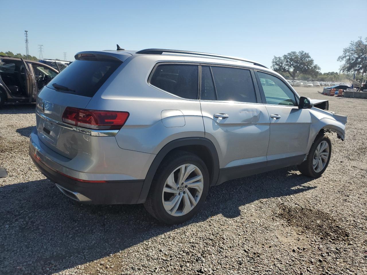 2021 Volkswagen Atlas VIN 1V2WR2CA4MC551602 Copart auction photo, front end / side damage thumbnail 3