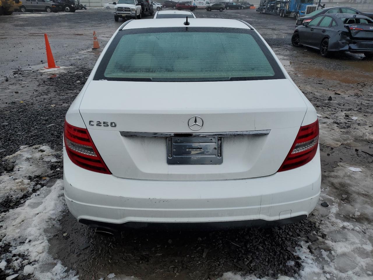 2013 Mercedes-Benz C-klasse VIN WDDGF4HB4DG123846 Copart auction photo, water/flood damage thumbnail 6
