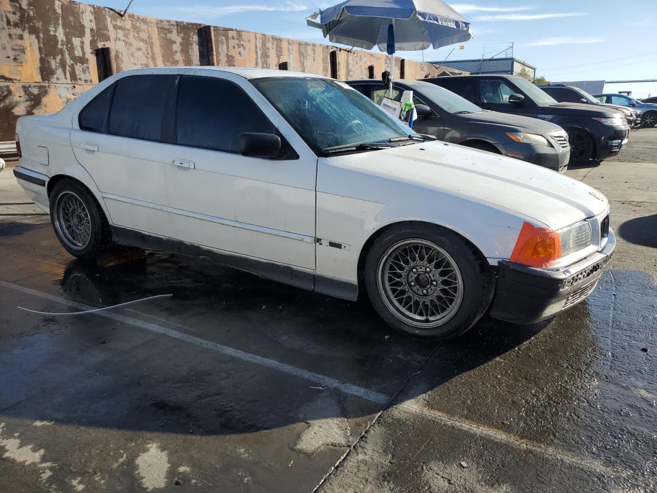1993 BMW 3er VIN WBACA5315PFG04503 Copart auction photo, front end / minor dent/scratches damage thumbnail 4