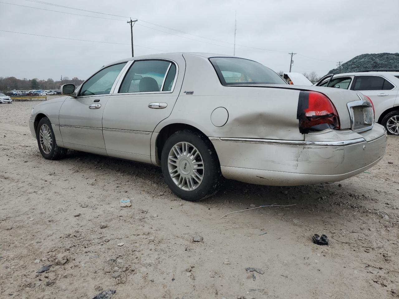 2005 Lincoln Town Car VIN 1LNHM82W15Y661449 Copart auction photo, rear end damage thumbnail 2