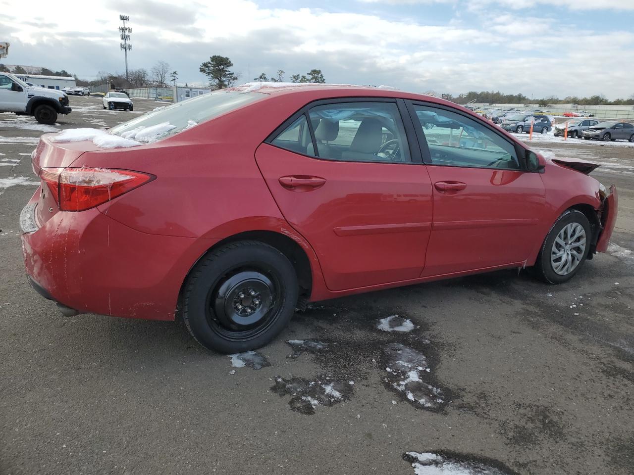 2018 Toyota Corolla VIN 2T1BURHE1JC083589 Copart auction photo, front end / side damage thumbnail 3