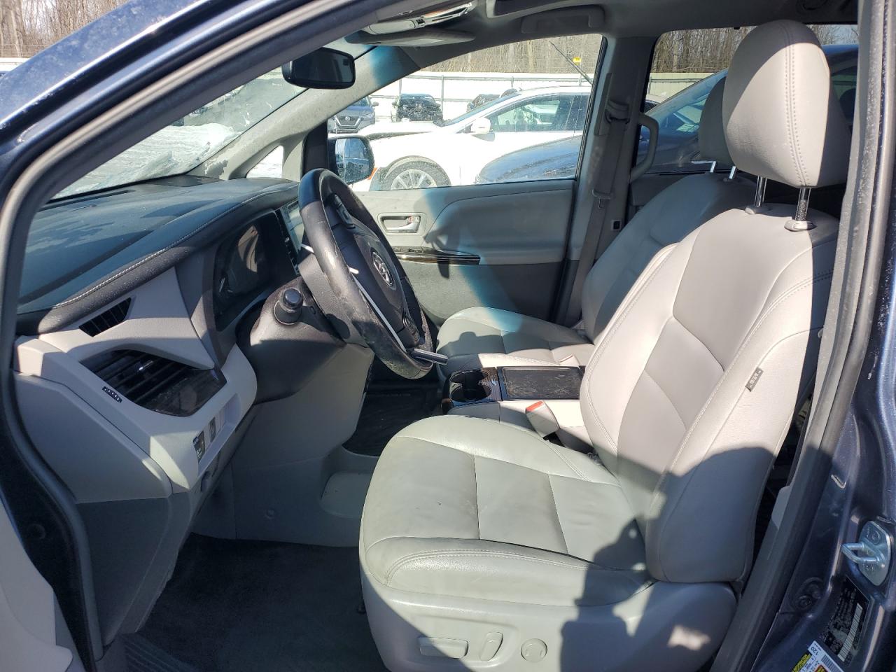 2017 Toyota Sienna VIN 5TDYZ3DC1HS871769 Copart auction photo, front end damage thumbnail 7