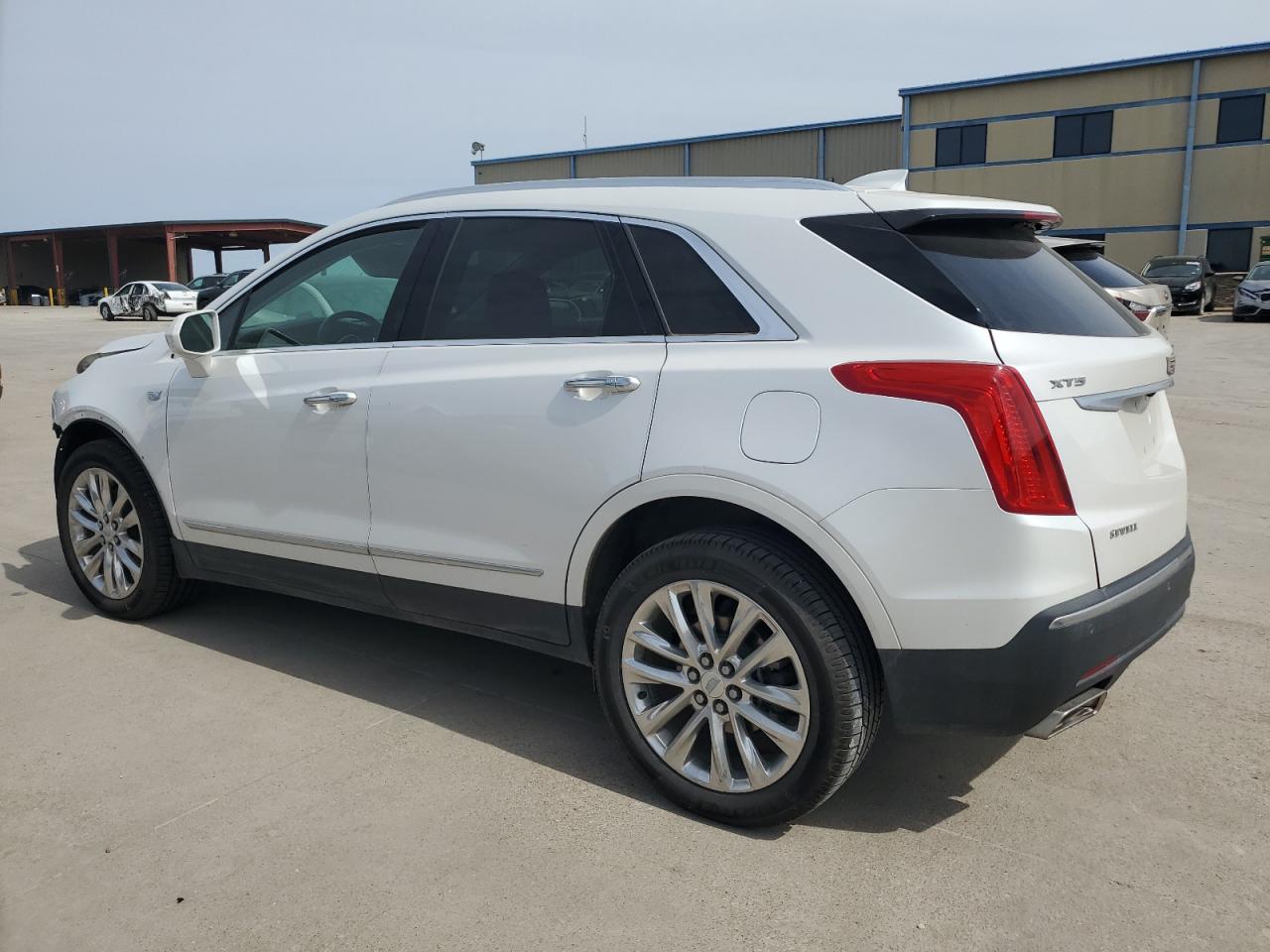 2019 Cadillac XT5 VIN 1GYKNERS6KZ230100 Copart auction photo, front end damage thumbnail 2