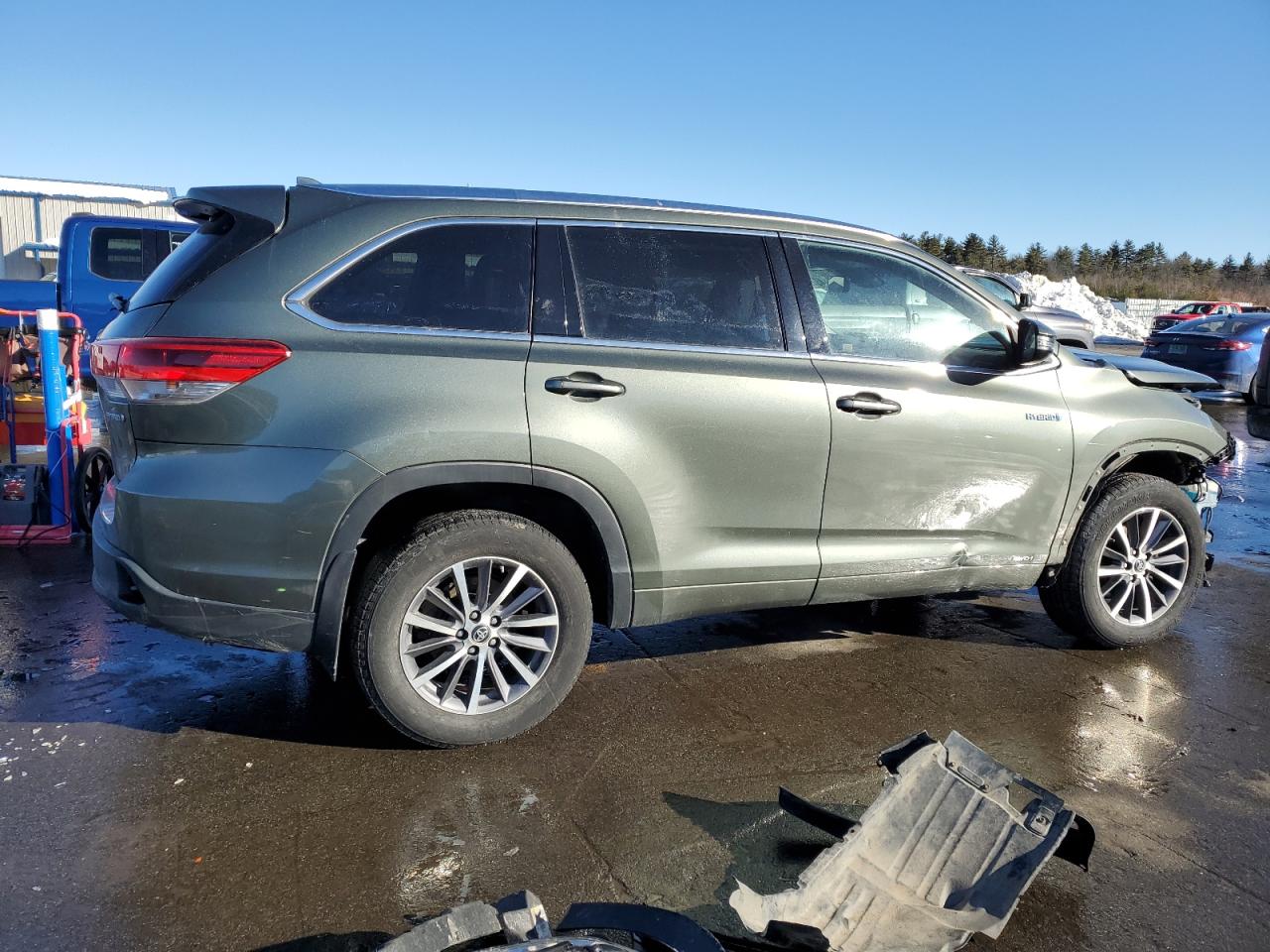 2017 Toyota Highlander VIN 5TDJGRFH3HS026991 Copart auction photo, front end damage thumbnail 3