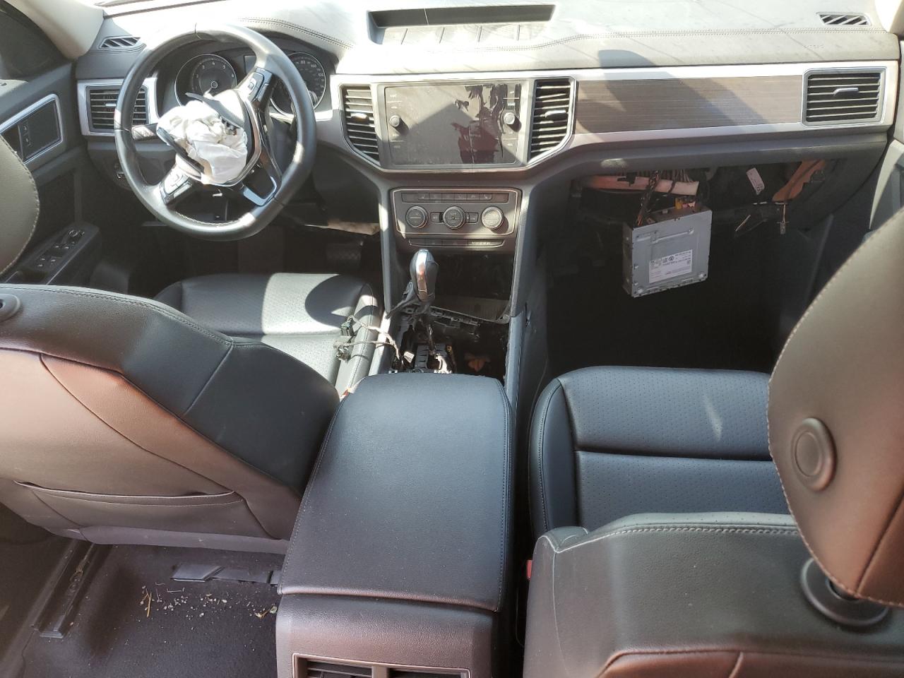 2019 Volkswagen Atlas VIN 1V2WR2CA4KC515082 Copart auction photo, front end / burn - interior damage thumbnail 8