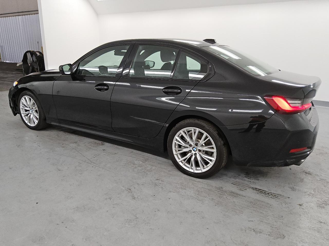 2023 BMW 3er VIN 3MW69FF06P8D35688 Copart auction photo, front end damage thumbnail 2