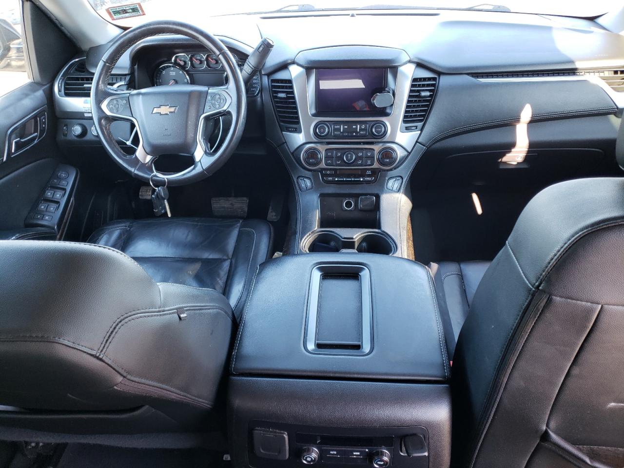 2019 Chevrolet Suburban VIN 1GNSKHKC2KR337042 Copart auction photo, side / rear end damage thumbnail 8