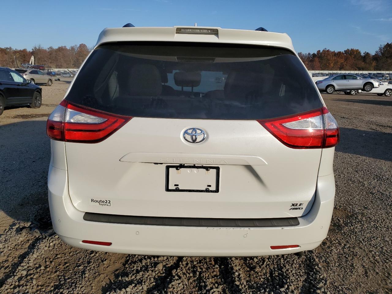 2019 Toyota Sienna VIN 5TDDZ3DC6KS221292 Copart auction photo, front end damage thumbnail 6