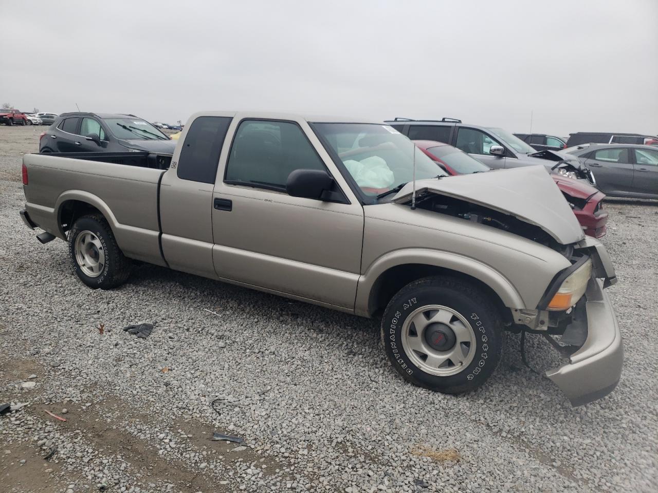 2000 GMC Sonoma VIN 1GTCS19W2Y8201805 Copart auction photo, front end / minor dent/scratches damage thumbnail 4