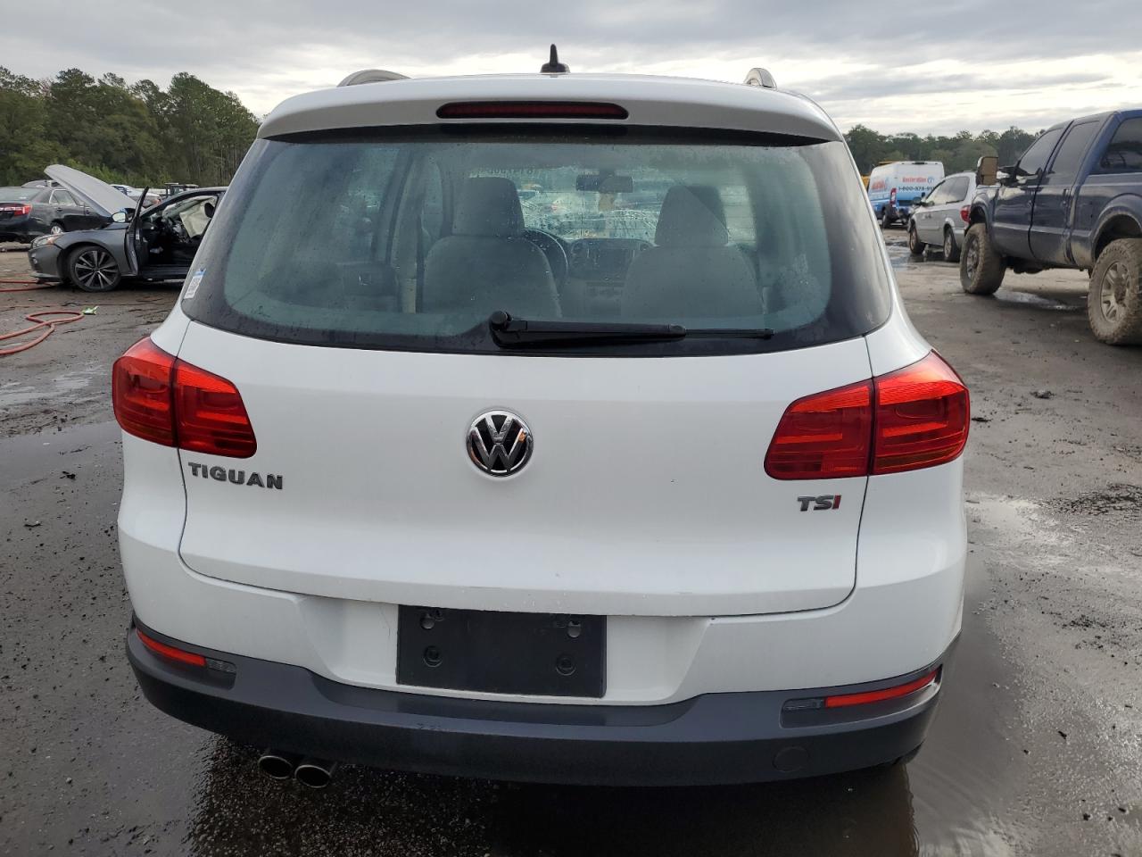 2017 Volkswagen Tiguan VIN WVGAV7AX8HW503368 Copart auction photo, front end damage thumbnail 6