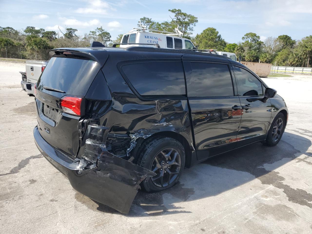 2020 Chrysler Pacifica VIN 2C4RC1EG4LR193242 Copart auction photo, rear end / minor dent/scratches damage thumbnail 3