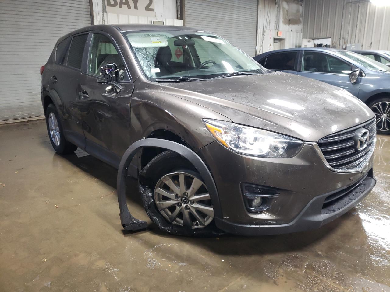 2016 Mazda CX-5 VIN JM3KE4CY3G0772156 Copart auction photo, side / front end damage thumbnail 4