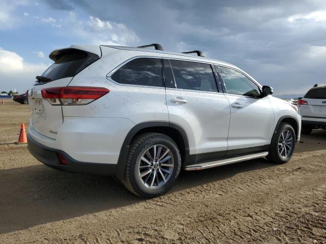 2019 Toyota Highlander VIN 5TDJZRFH3KS943706 Copart auction photo, hail damage thumbnail 3