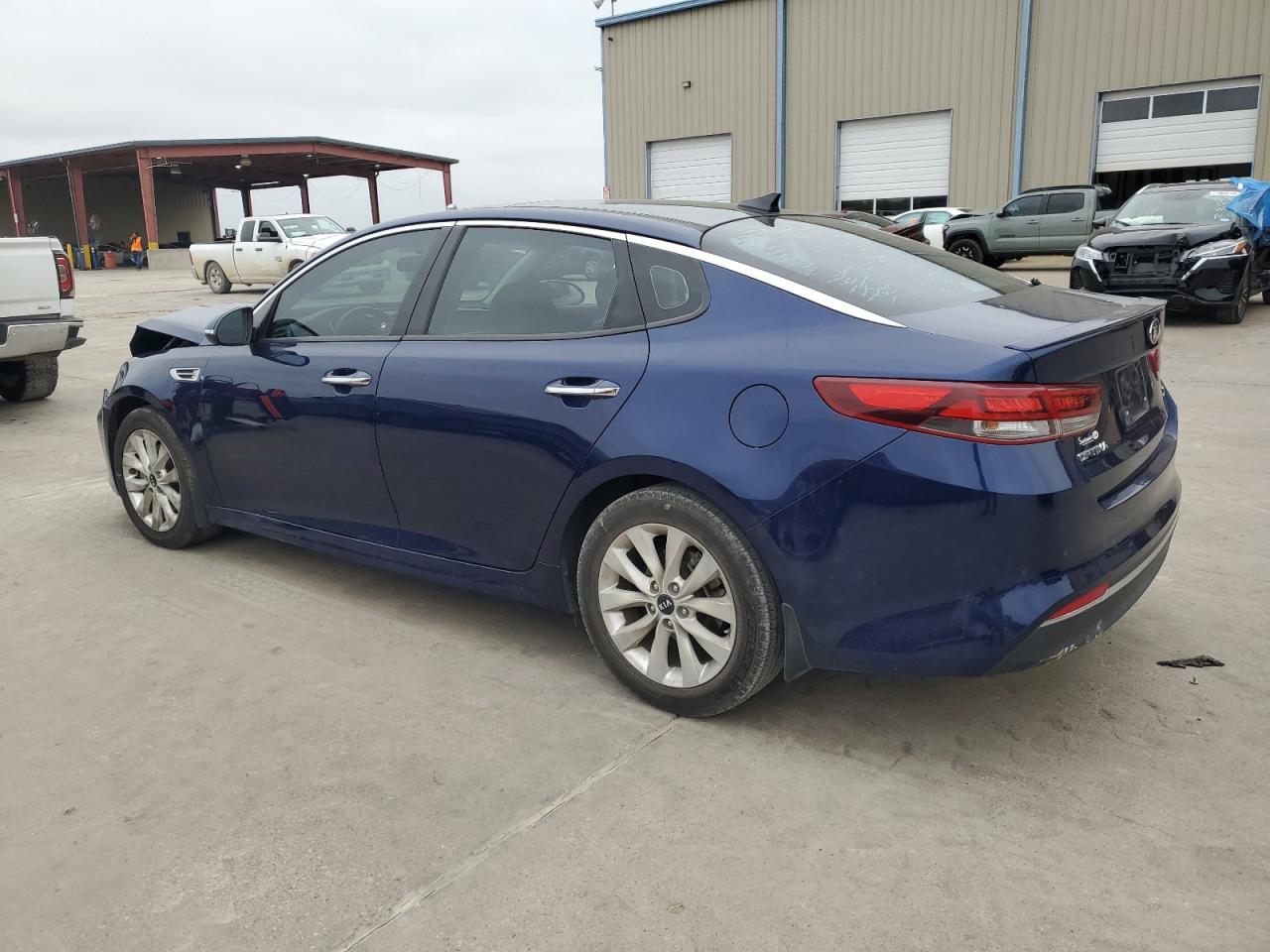 2018 KIA Optima VIN 5XXGT4L35JG245363 Copart auction photo, front end damage thumbnail 2