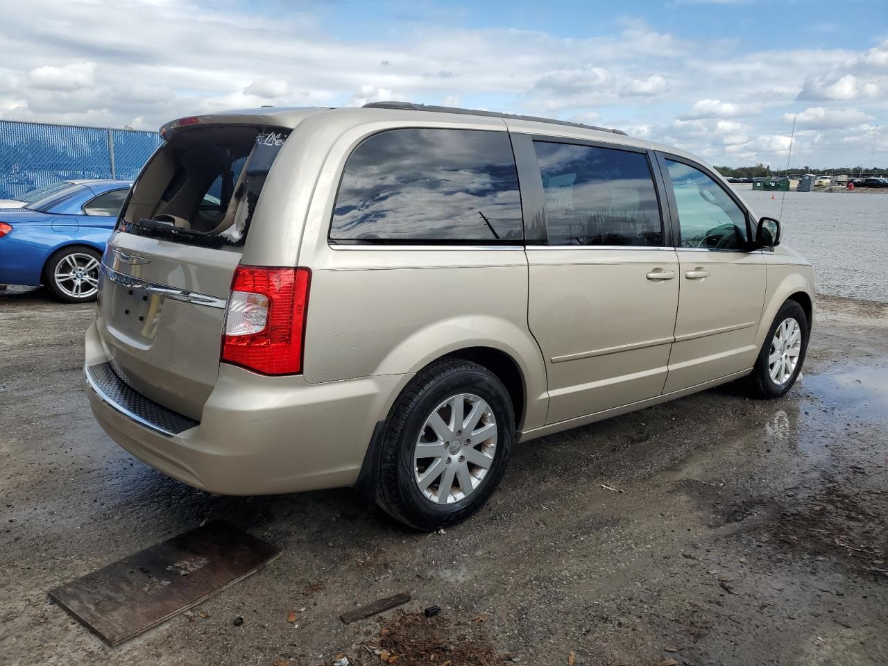 2015 Chrysler Town & Country VIN 2C4RC1AG4FR675235 Copart auction photo, water/flood damage thumbnail 3