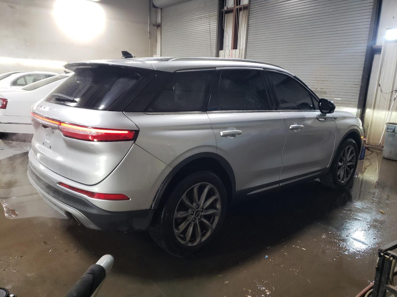 2020 Lincoln Corsair VIN 5LMCJ1C90LUL13887 Copart auction photo, rear end / side damage thumbnail 3