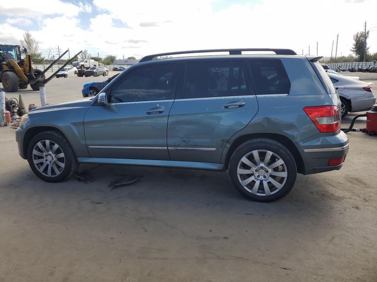 2012 Mercedes-Benz GLK-klasse VIN WDCGG5GB6CF785747 Copart auction photo, side / rear end damage thumbnail 2