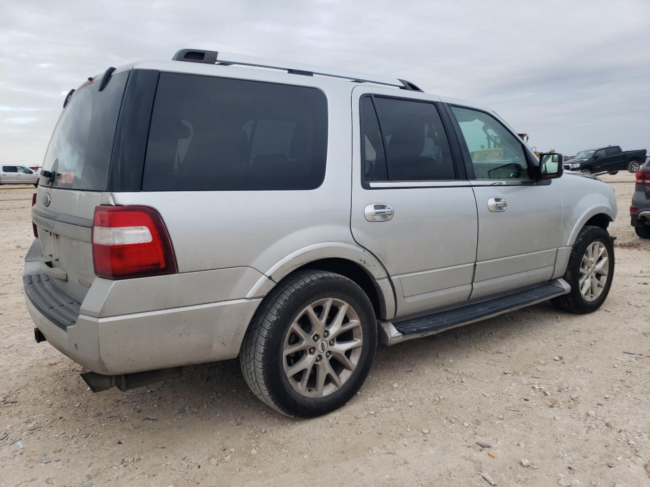 2016 Ford Expedition VIN 1FMJU1KT1GEF32937 Copart auction photo, front end / side damage thumbnail 3