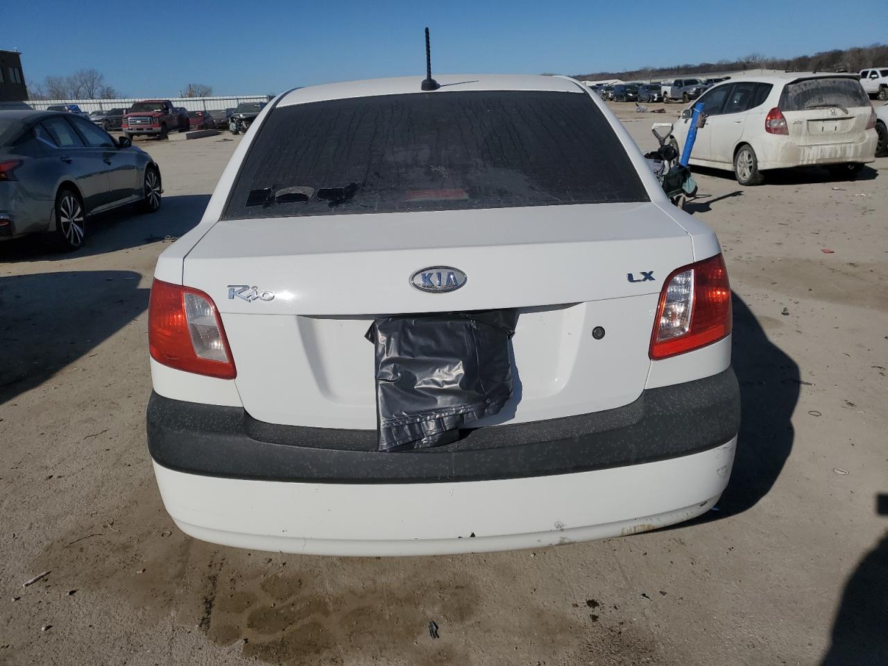 2009 KIA Rio VIN KNADE223296496058 Copart auction photo, front end damage thumbnail 6