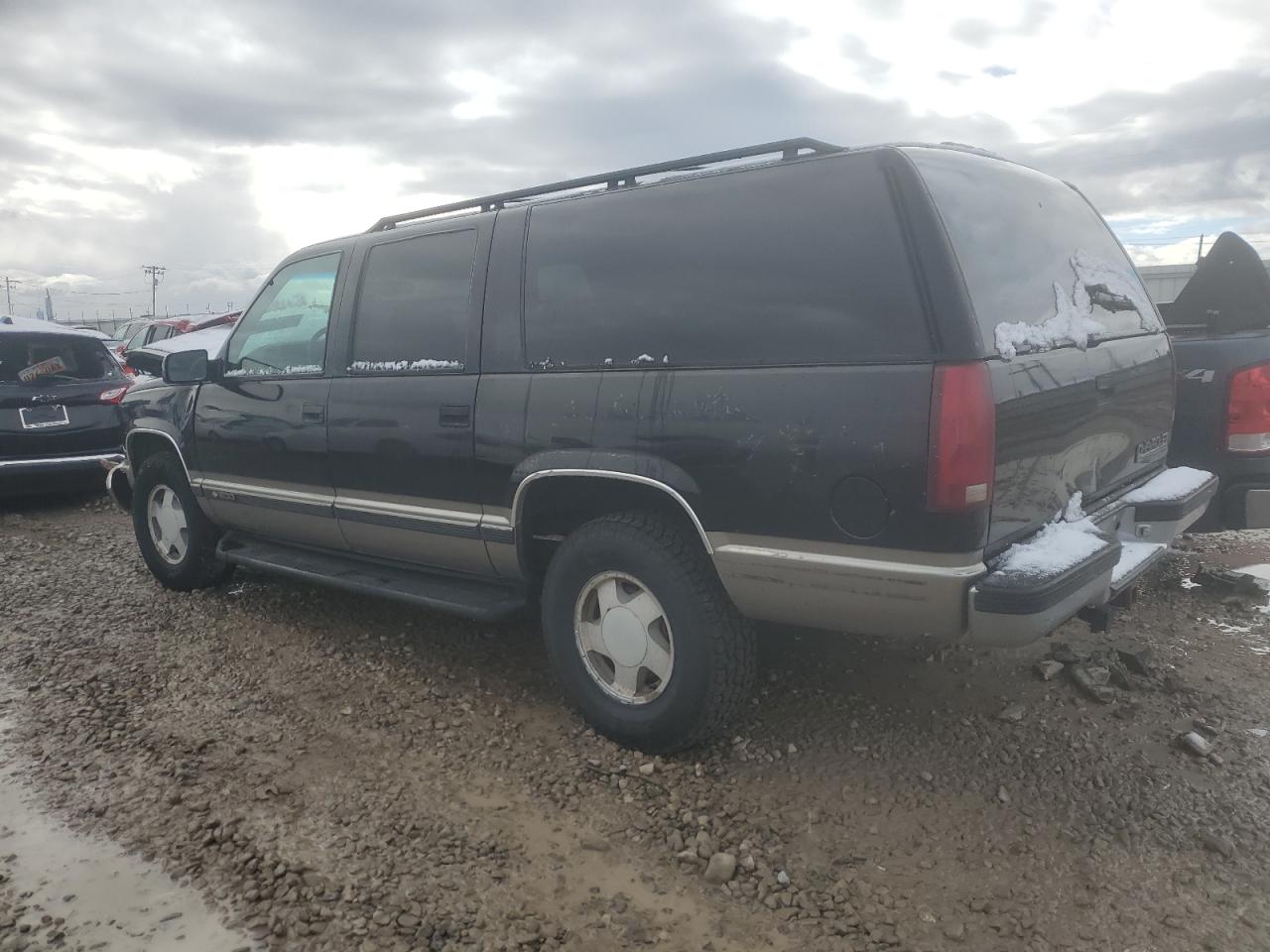 1997 Chevrolet Suburban VIN 3GNFK16RXVG133472 Copart auction photo, front end damage thumbnail 2