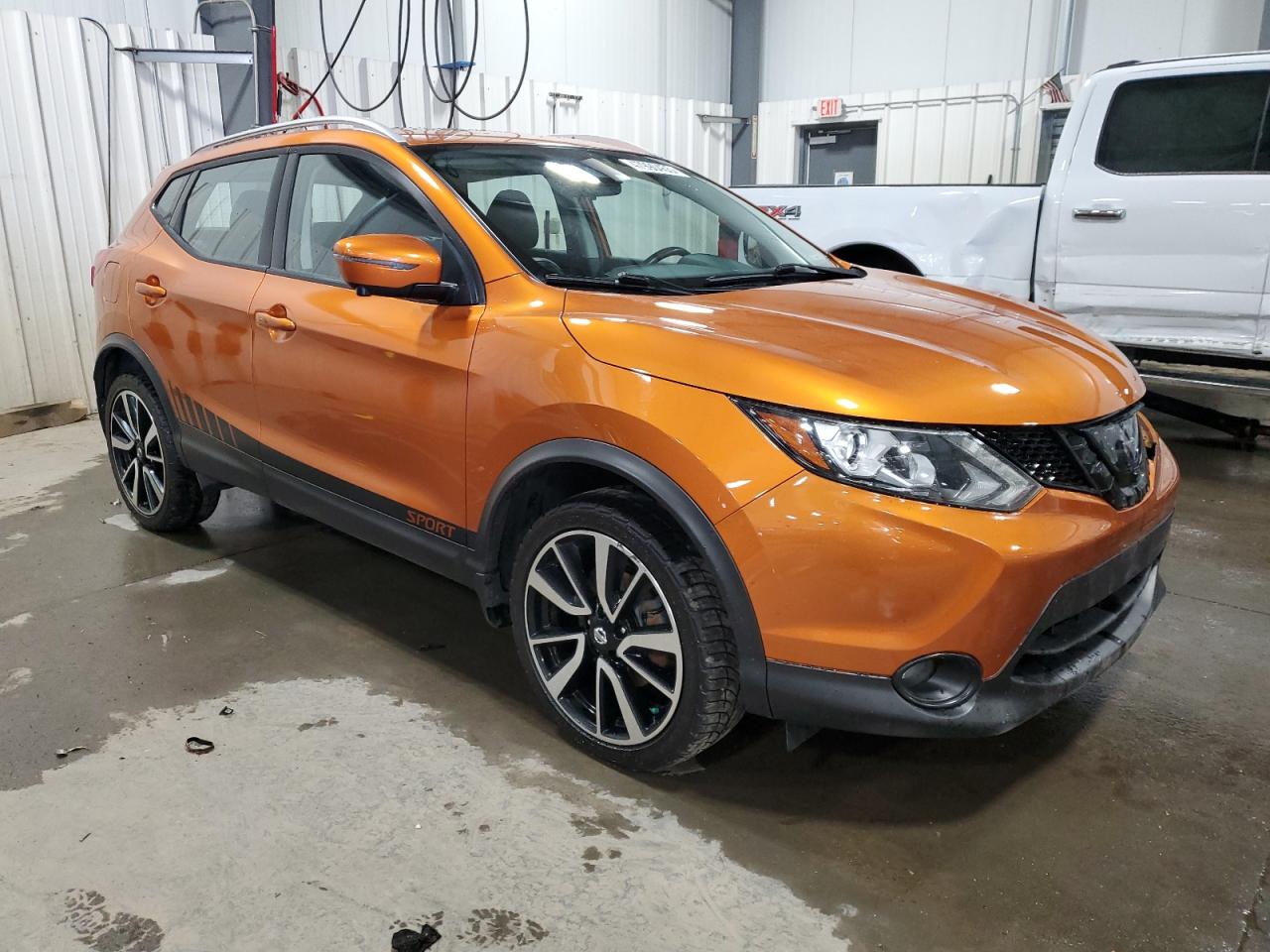 2017 Nissan Rogue VIN JN1BJ1CR3HW113880 Copart auction photo, front end damage thumbnail 4