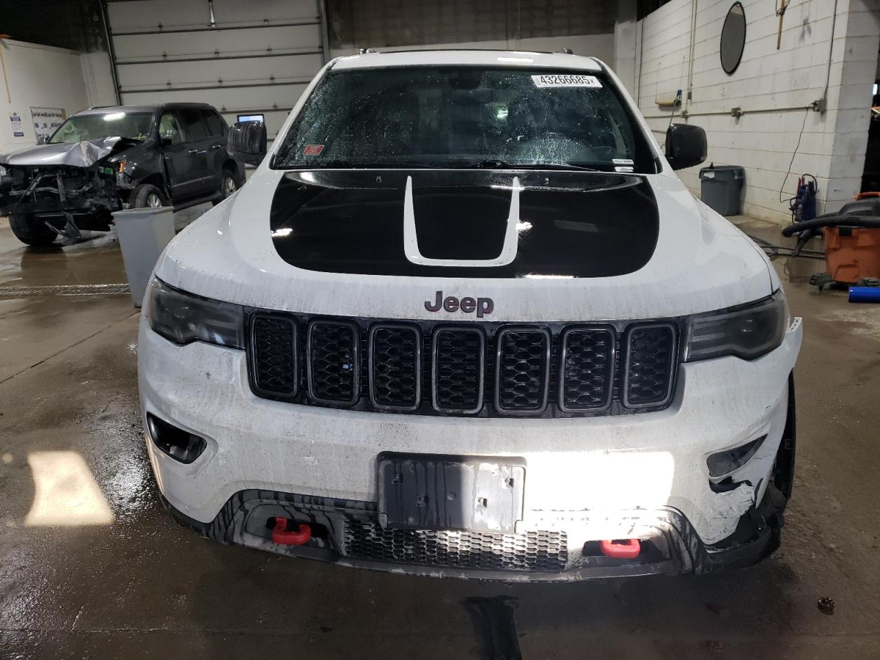 2020 Jeep Grand Cherokee VIN 1C4RJFLG5LC204215 Copart auction photo, front end / side damage thumbnail 5