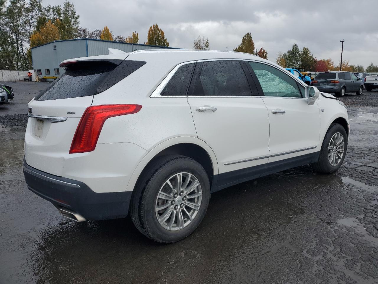 2017 Cadillac XT5 VIN 1GYKNDRS8HZ268415 Copart auction photo, front end / side damage thumbnail 3