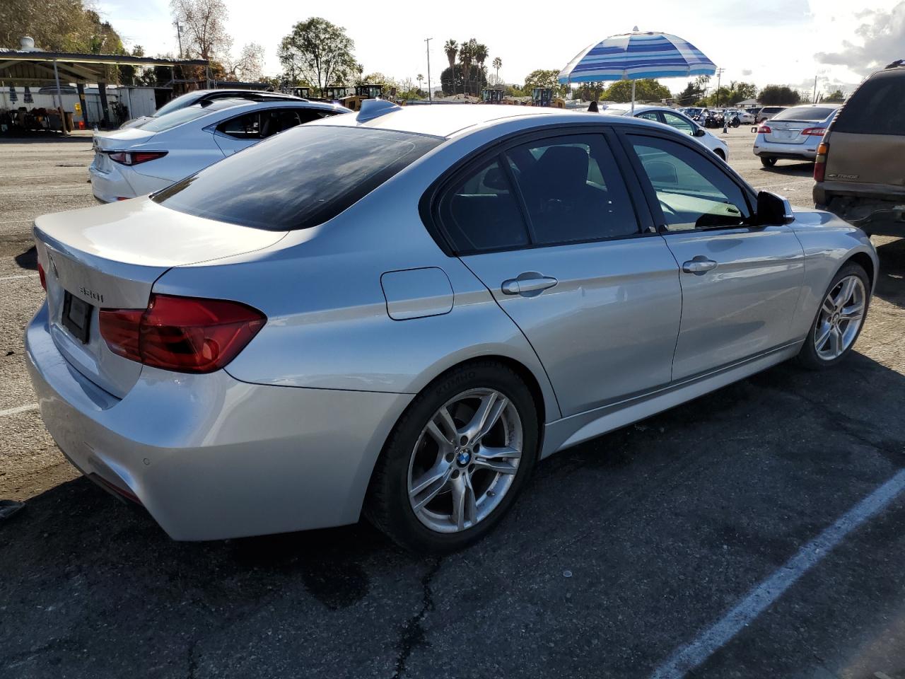 2017 BMW 3er VIN WBA8B9G57HNU50064 Copart auction photo, front end / minor dent/scratches damage thumbnail 3