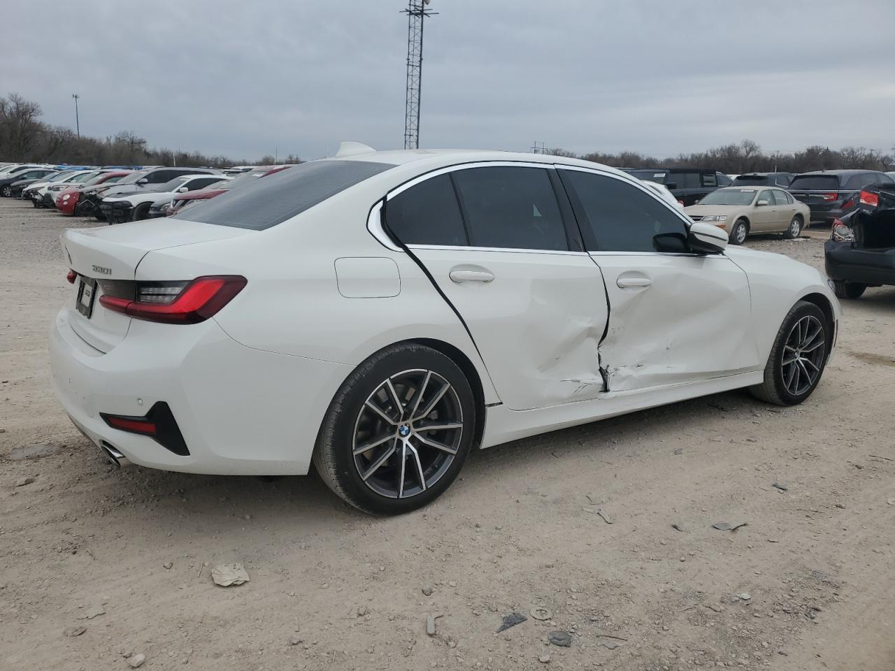 2022 BMW 3er VIN 3MW5R7J00N8C64705 Copart auction photo, side / minor dent/scratches damage thumbnail 3