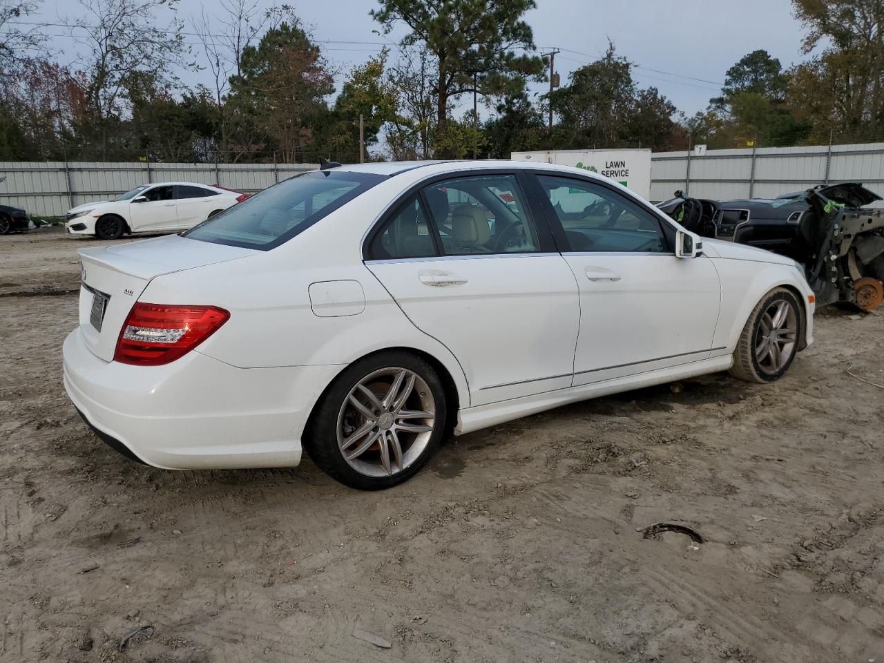 2013 Mercedes-Benz C-klasse VIN WDDGF4HB2DR270896 Copart auction photo, minor dent/scratches damage thumbnail 3