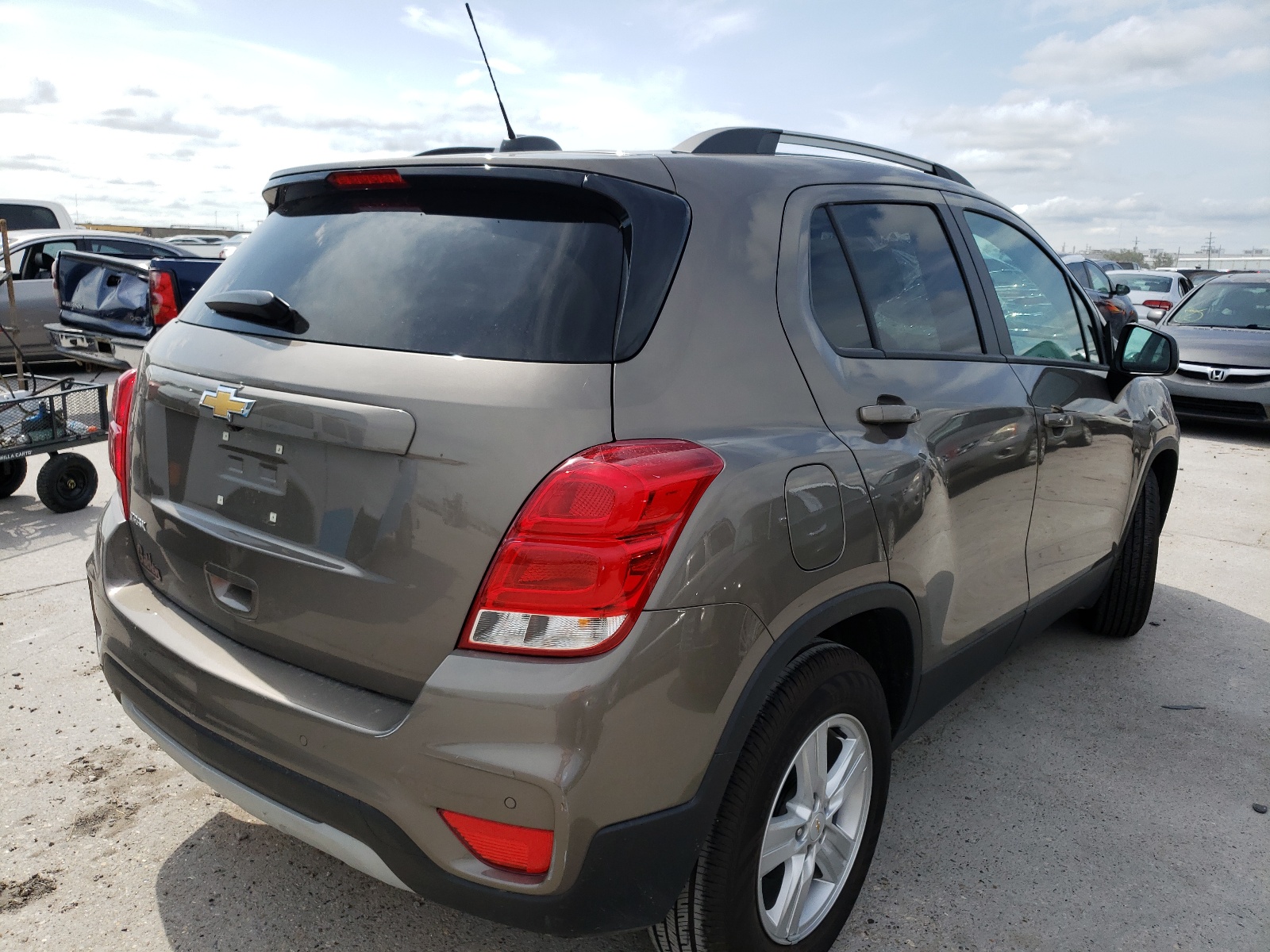 2021 Chevrolet Trax VIN KL7CJLSB9MB309600 Copart auction photo, front end / minor dent/scratches damage thumbnail 4