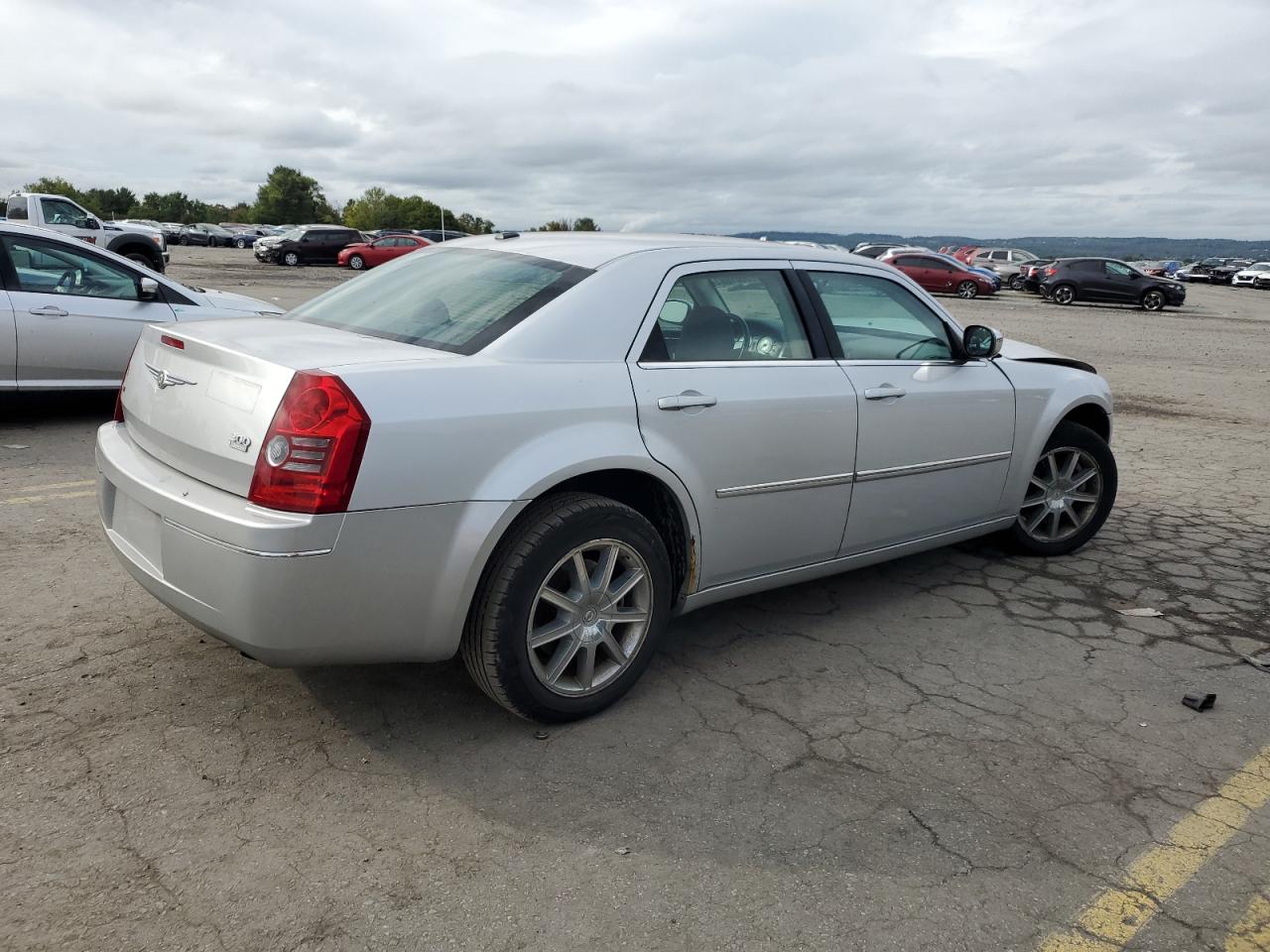 2009 Chrysler 300 VIN 2C3LK53V89H561183 Copart auction photo, front end / side damage thumbnail 3