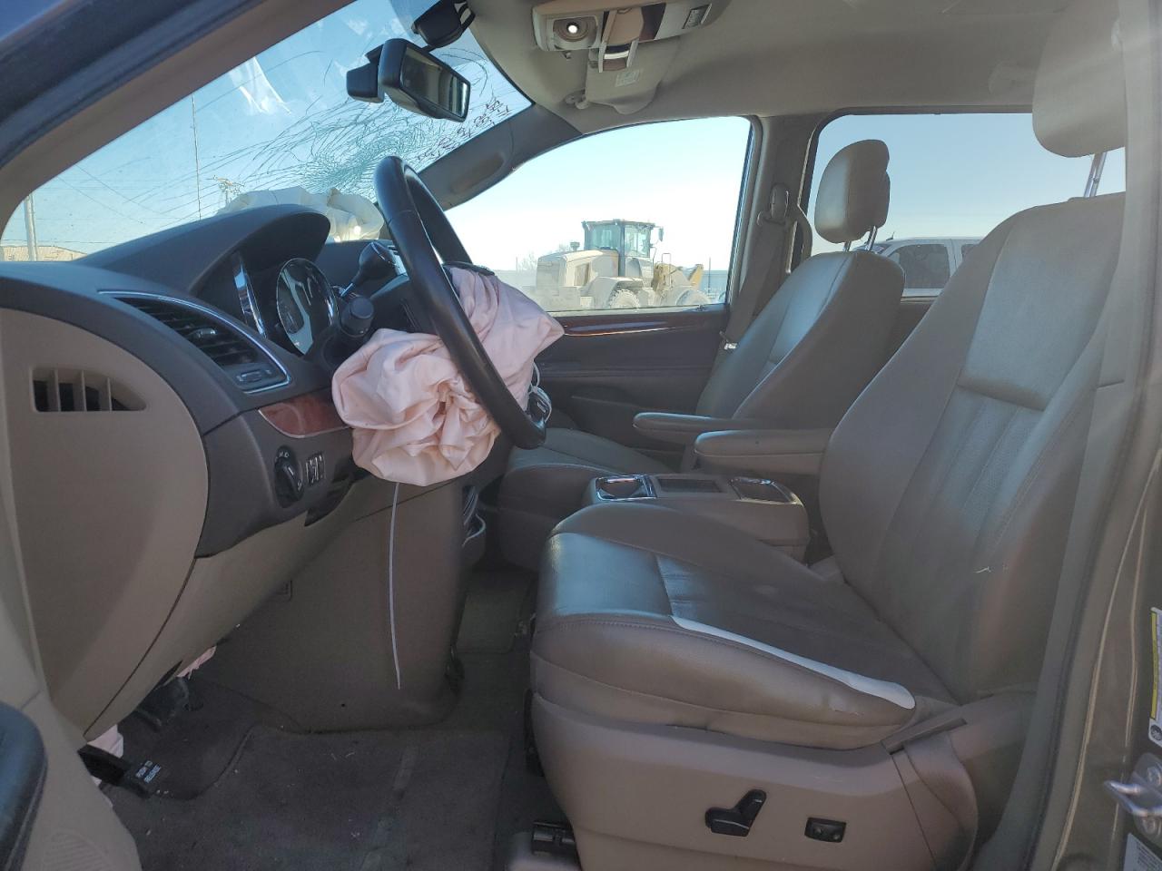 2015 Chrysler Town & Country VIN 2C4RC1CG3FR572658 Copart auction photo, front end damage thumbnail 7