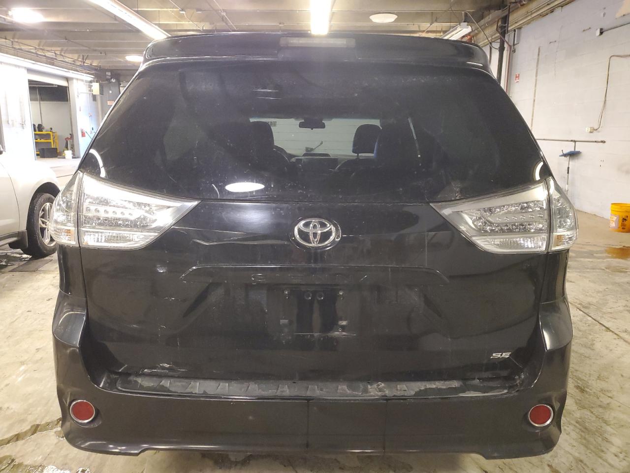 2011 Toyota Sienna VIN 5TDXK3DC5BS115806 Copart auction photo, front end / rear end damage thumbnail 6