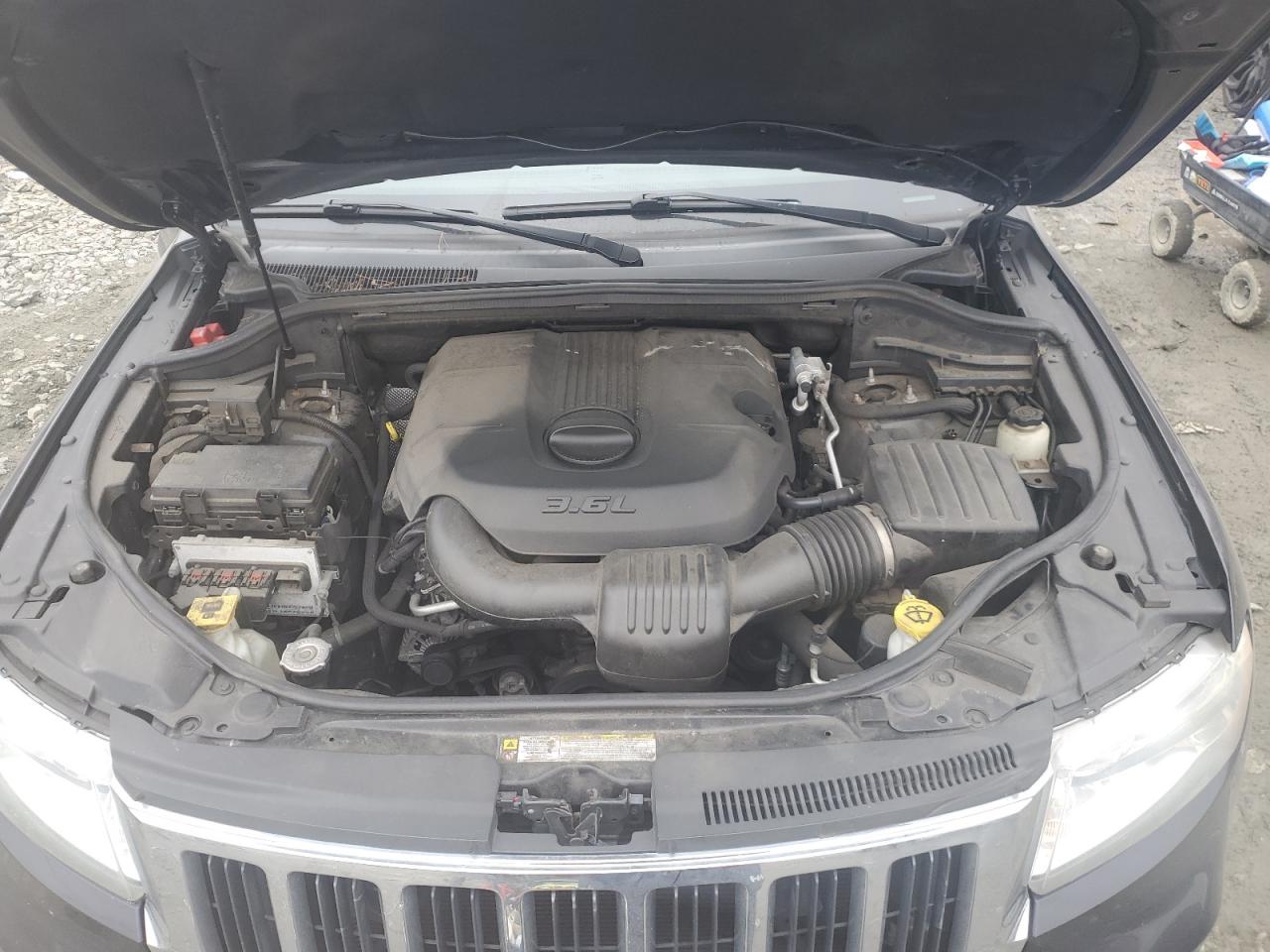 2011 Jeep Grand Cherokee VIN 1J4RR5GG3BC703309 Copart auction photo, minor dent/scratches damage thumbnail 12