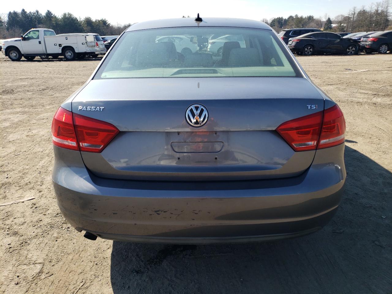 2015 Volkswagen Passat VIN 1VWAT7A32FC002124 Copart auction photo, front end / minor dent/scratches damage thumbnail 6