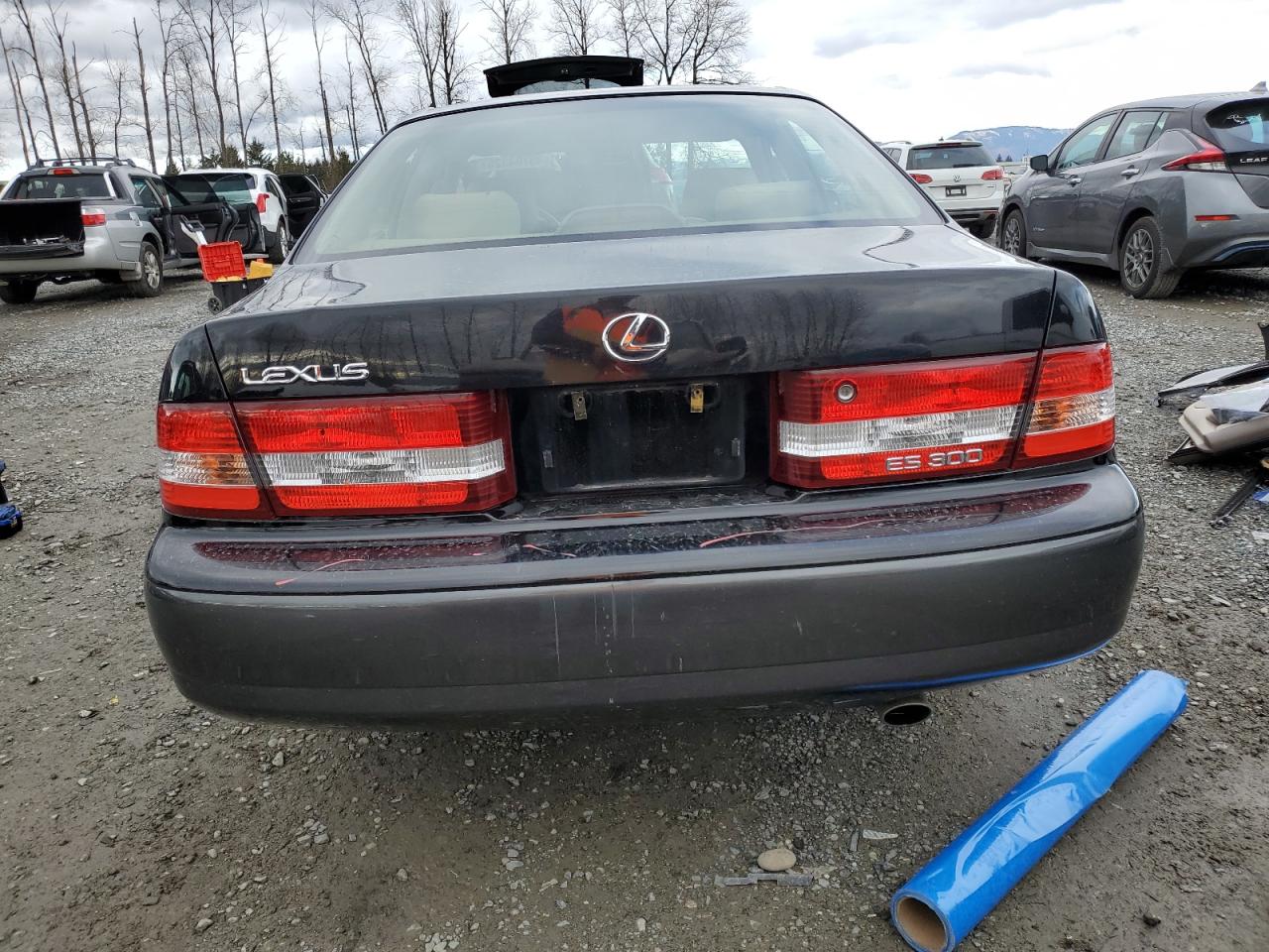 2000 Lexus ES VIN JT8BF28GXY5076004 Copart auction photo, front end / side damage thumbnail 6