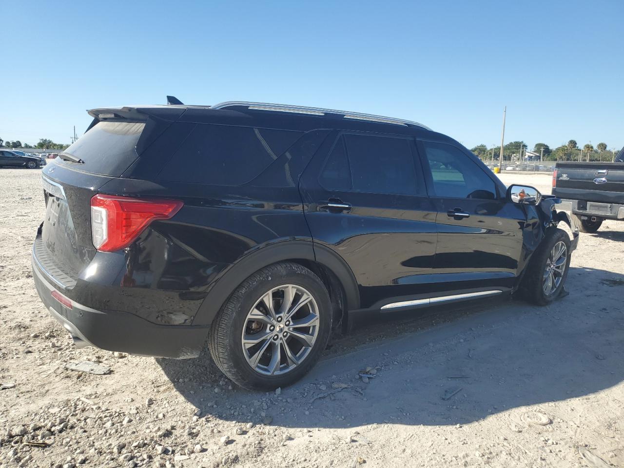 2022 Ford Explorer VIN 1FMSK7FH3NGB94025 Copart auction photo, front end / minor dent/scratches damage thumbnail 3