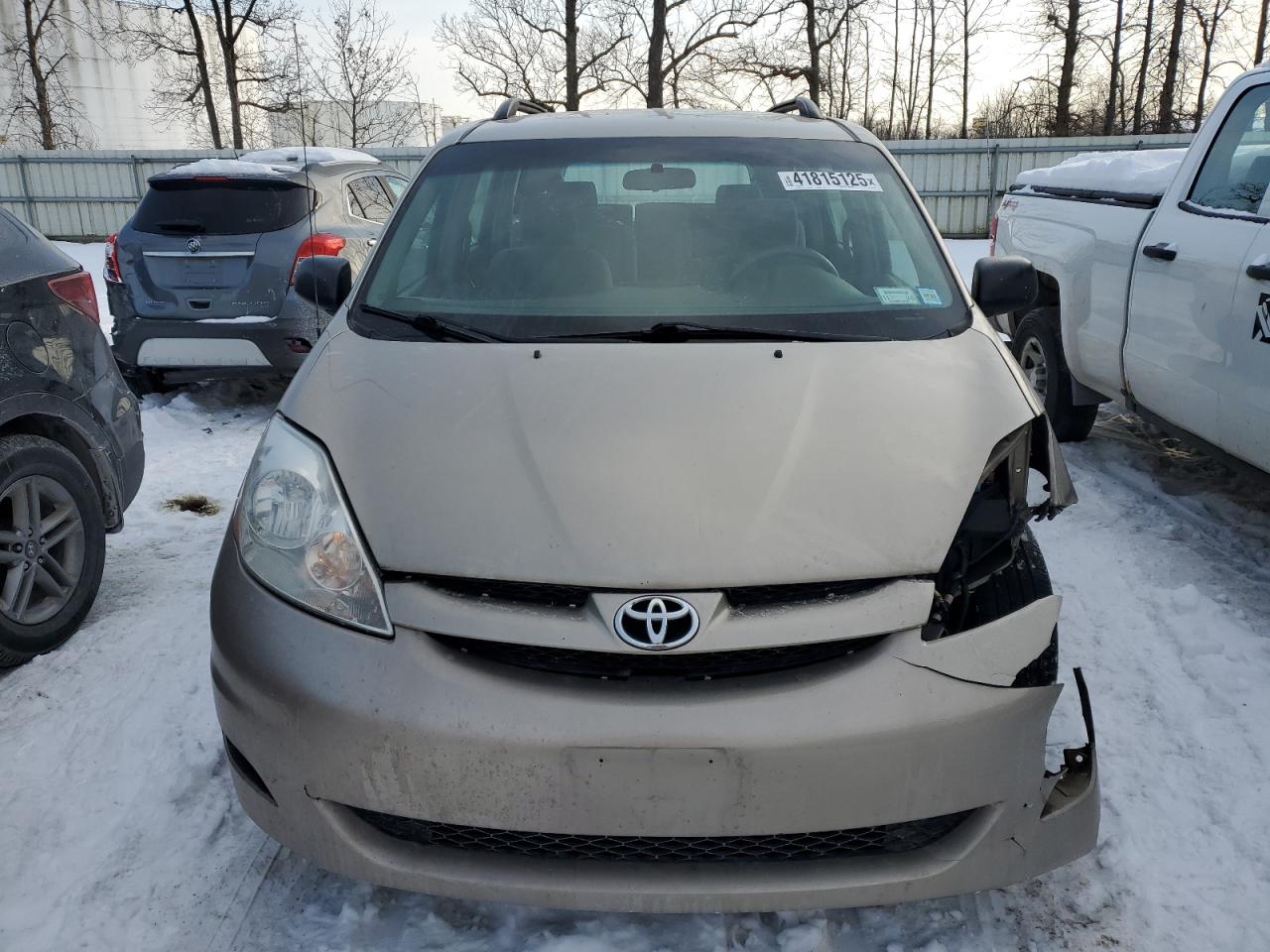 2008 Toyota Sienna VIN 5TDZK23C48S193426 Copart auction photo, front end damage thumbnail 5