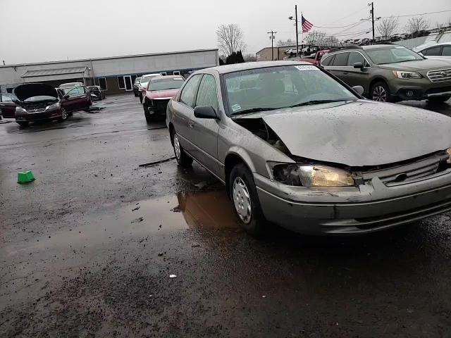 1997 Toyota Camry VIN 4T1BG22K6VU082035 Copart auction photo, front end / minor dent/scratches damage thumbnail 11