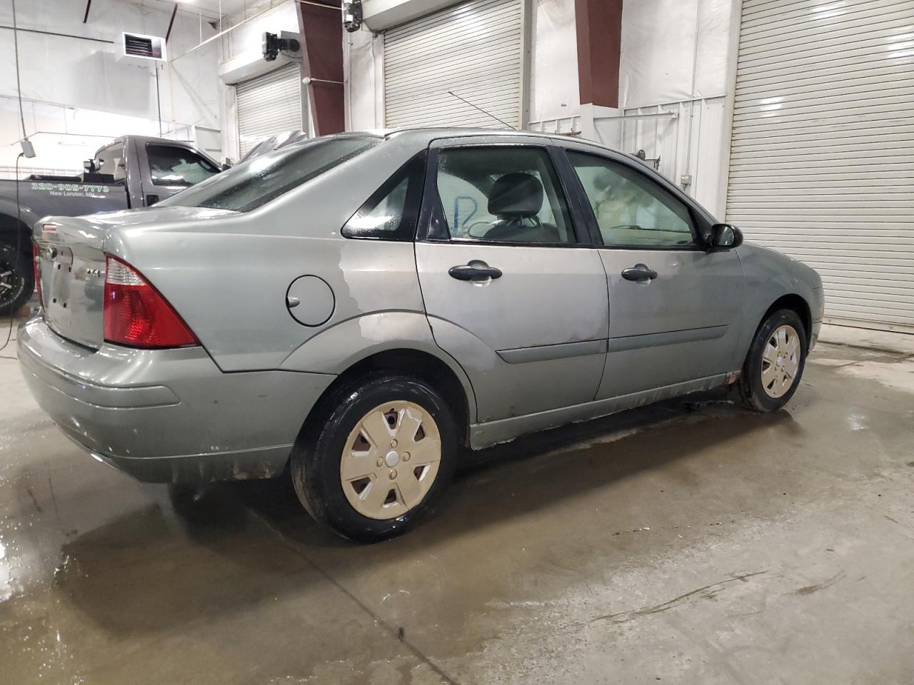 2006 Ford Focus VIN 1FAFP34N36W234688 Copart auction photo, hail damage thumbnail 3