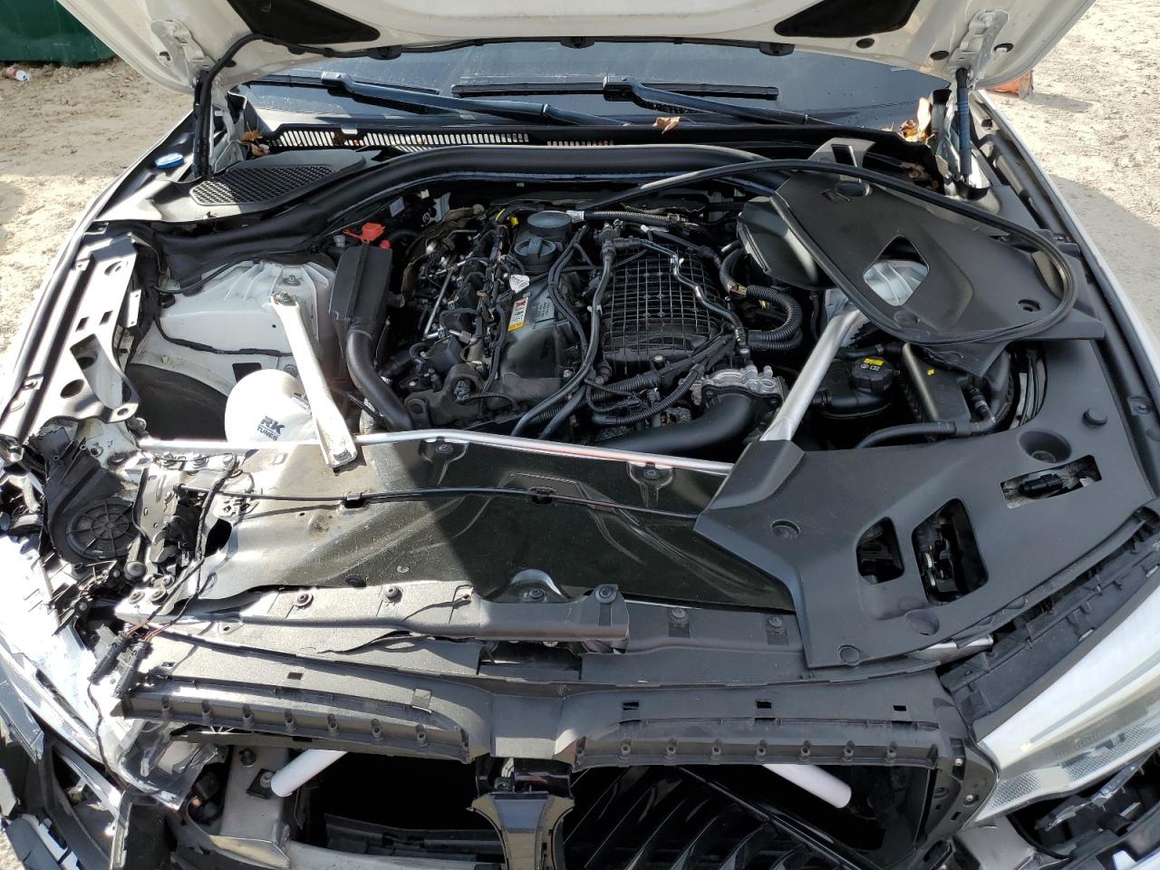 2019 BMW 5er VIN WBAJE5C55KWW05459 Copart auction photo, front end damage thumbnail 11