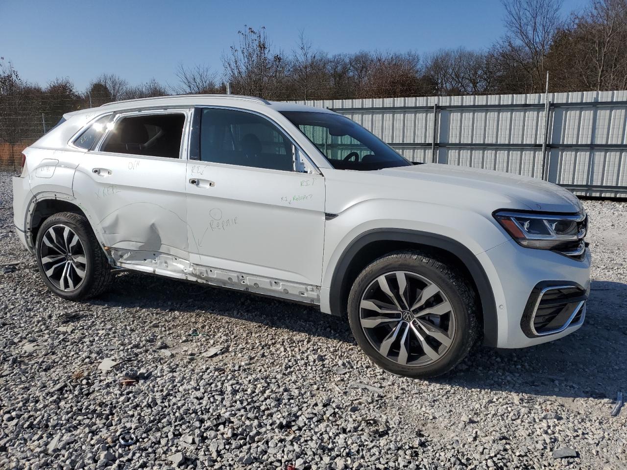 2021 Volkswagen Atlas VIN 1V2FE2CA0MC232578 Copart auction photo, side / rear end damage thumbnail 4
